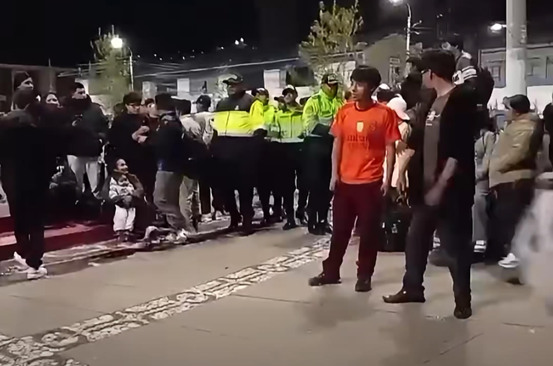 Foto de Puno: Operativo interinstitucional interviene concurso juvenil de “farmeo de aura” en el Parque Rojo de Puno