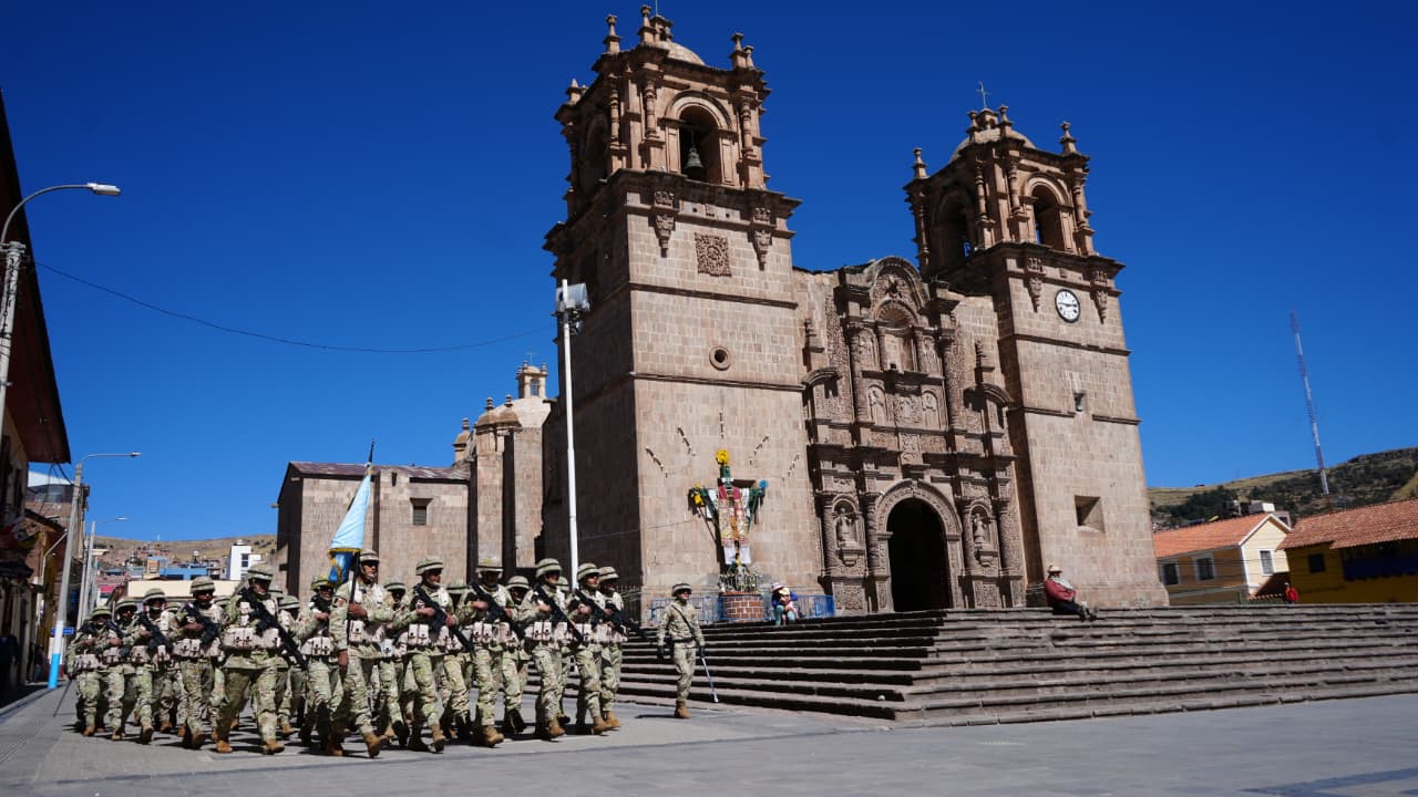 Foto de Ejército Fuerte Manco Cápac participa en ceremonia de izamiento por el Día de las Fuerzas Armadas